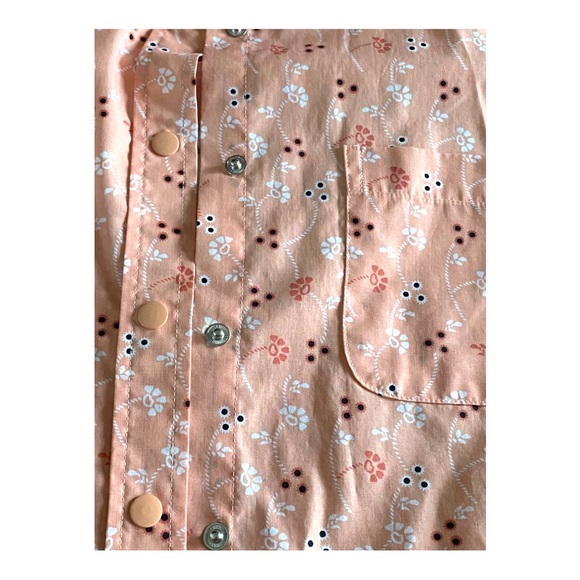 Sara Morgan snap button down shirt sleeve shirt w/front pocket. - Picture 10 of 10